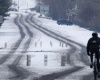 Водители опасно обгоняют велосипедистов, несмотря на светоотражающую одежду 