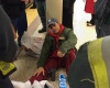В Нью-Йорке, США, мужчина поскользнулся на банановой кожуре и упал на рельсы метро